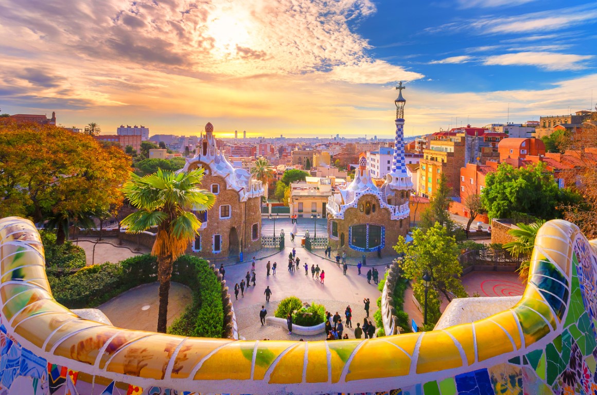 Barcelona - Discover the majestic Sagrada Família and dive into the cultural richness of the enchanting Barcelona.