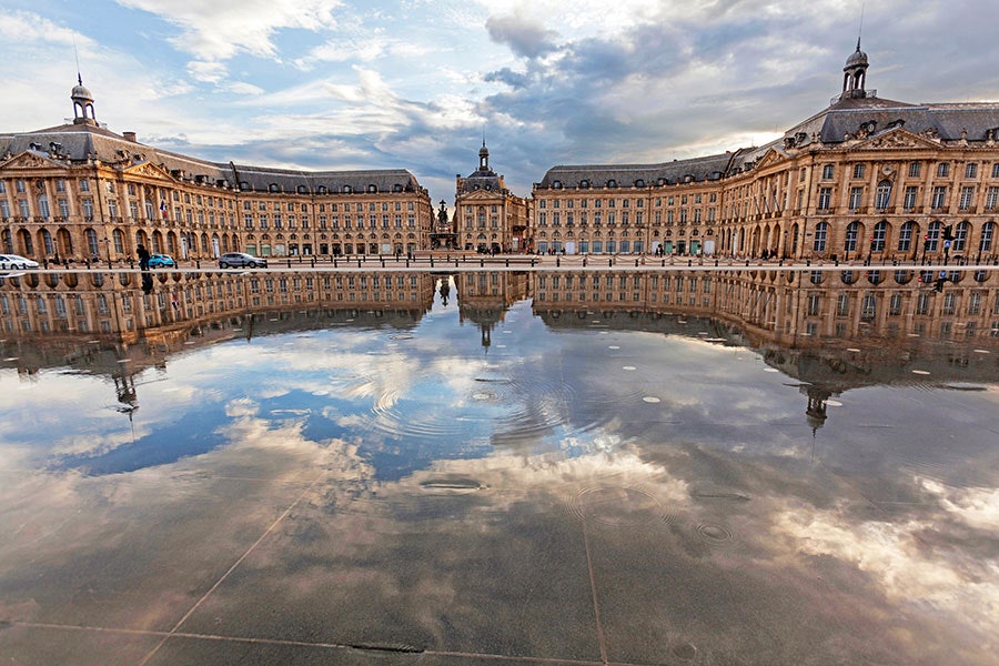 Bordeaux - Discover the Cité du vin, the majestic Place de la Bourse and stroll along the banks of the Garonne.