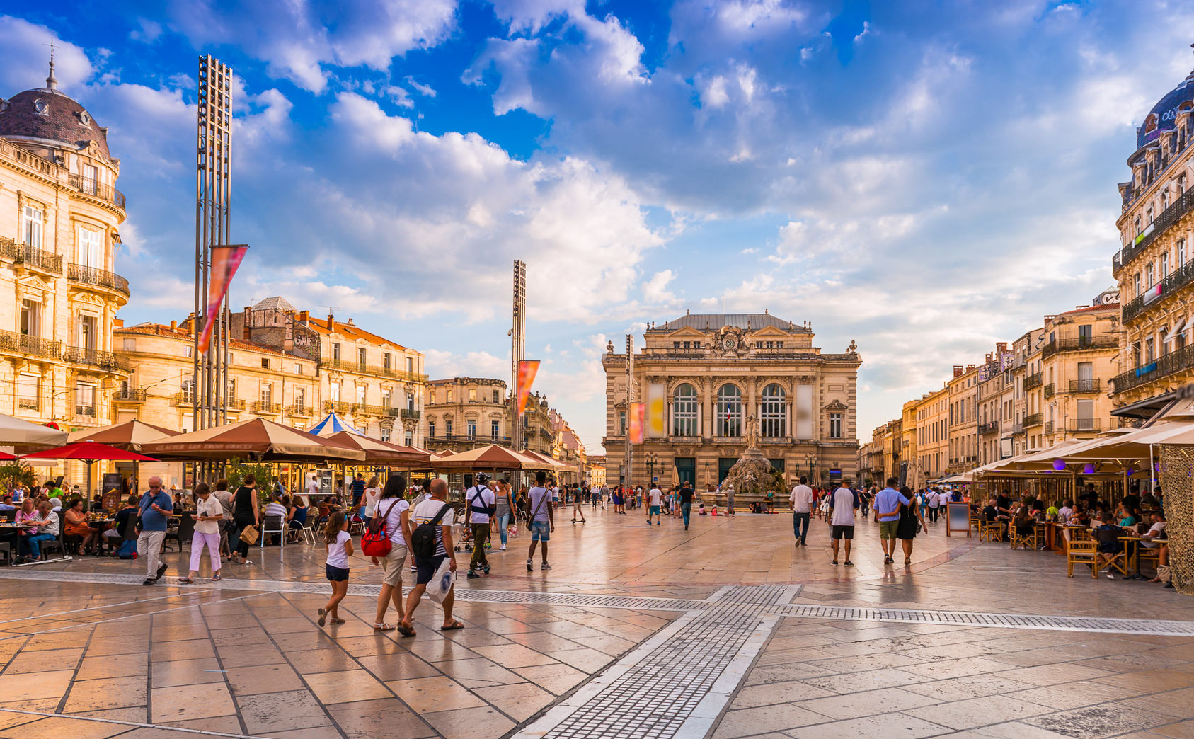 Montpellier - Discover the medieval splendor of Montpellier, between picturesque streets, lively squares and rich heritage.