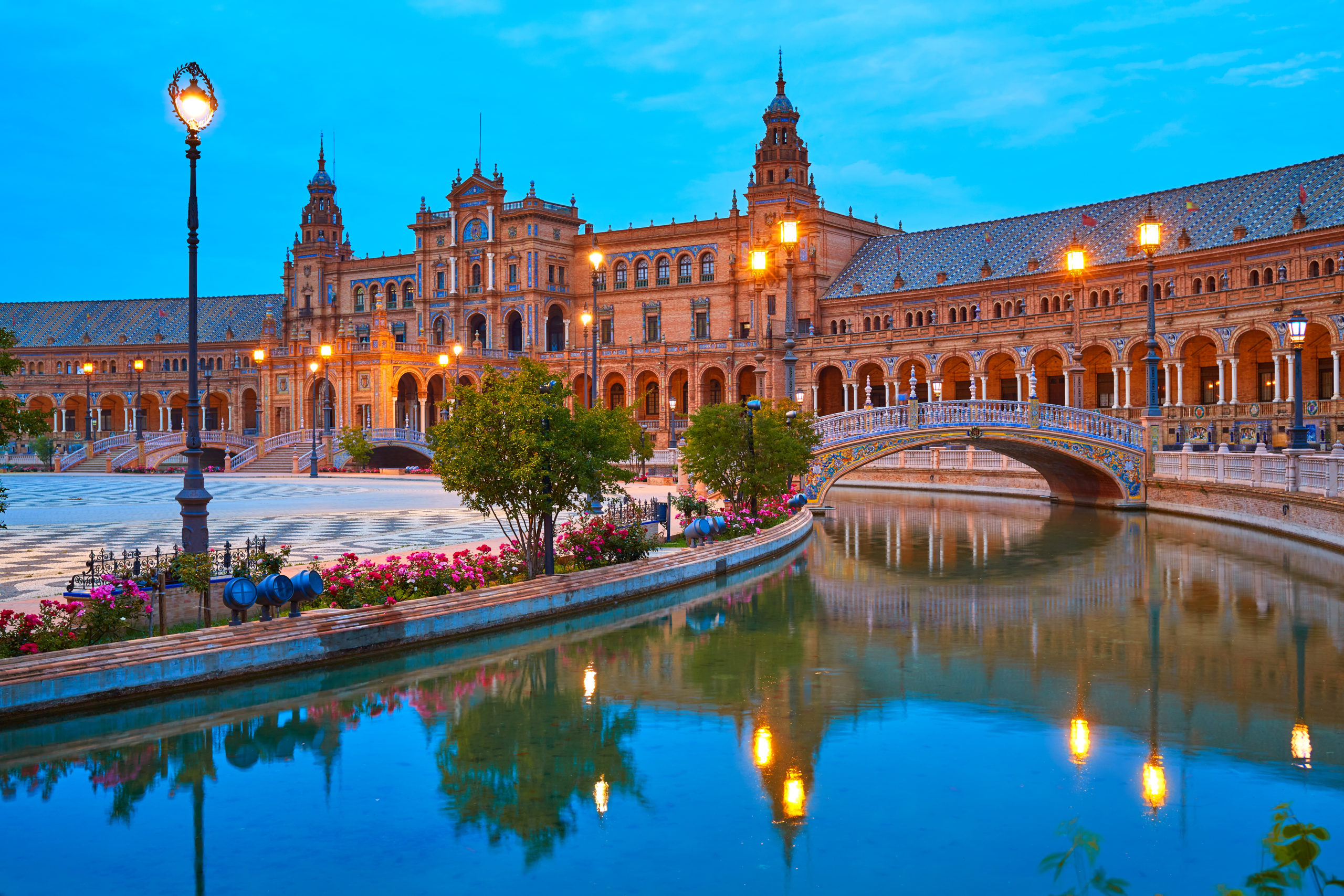 Seville - Seville, cradle of flamenco, dazzled by its fascinating history and Moorish past.