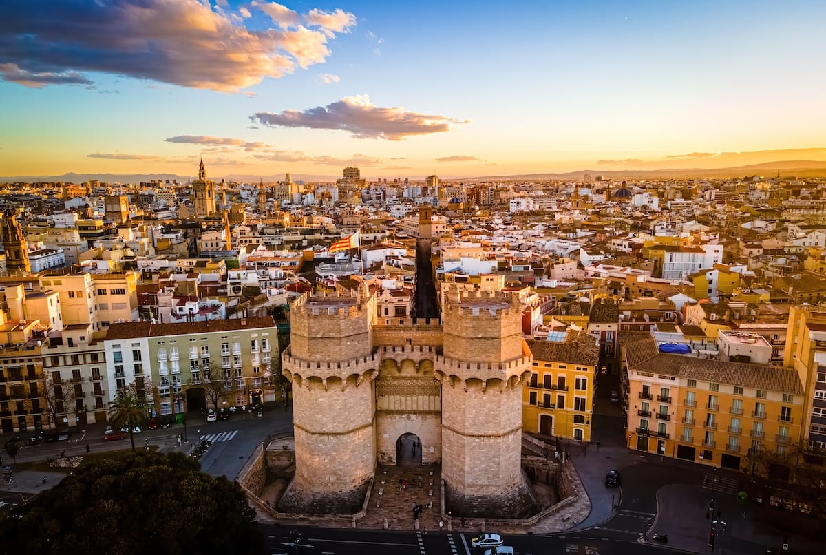 Valencia - Valencia offers a warm atmosphere, between Spanish traditions and exciting contemporary innovations.