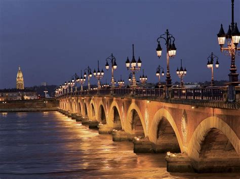 Pont de Pierre, Historic stone bridge over the Garonne River