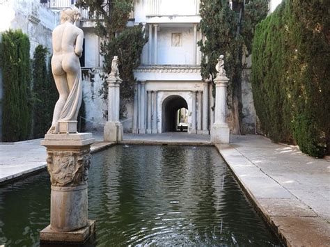 Carmen de los Mártires, A 19th-century garden and palace.