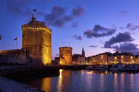 Towers of La Rochelle, Medieval defensive towers at the entrance of the harbor.