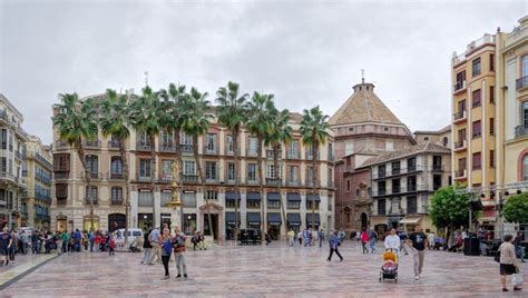 Constitution Square, A central square.