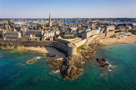 Ziduri Saint-Malo, Pereţii antici înconjoară oraşul.