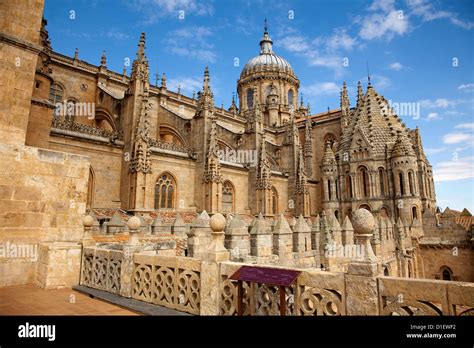 Old Cathedral, A Romanesque-Gothic cathedral from the 12th century.