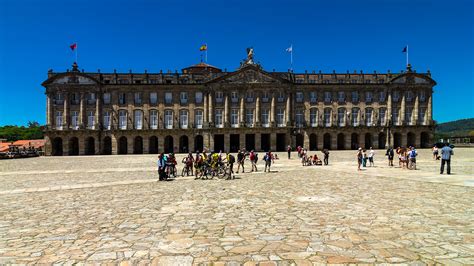 Pazo de Raxoi, An 18th-century palace that serves as the city hall.