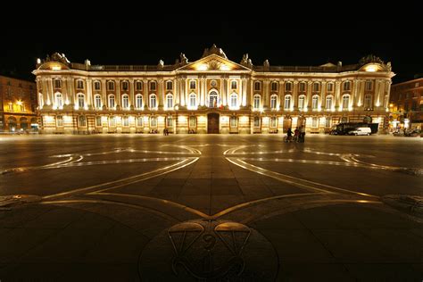 Place du Capitole, Main square of Toulouse, surrounded by historic buildings.