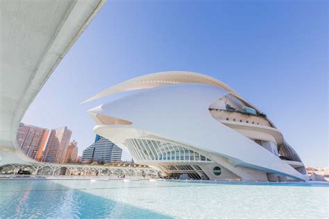 Ciutat de les Arts i les Ciències, A futuristic architectural complex and cultural attraction.