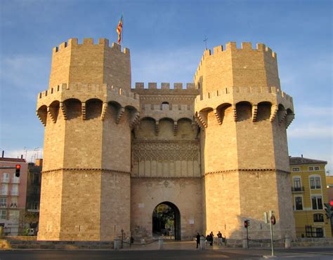 Torres de Serranos, A pair of Gothic city gates.